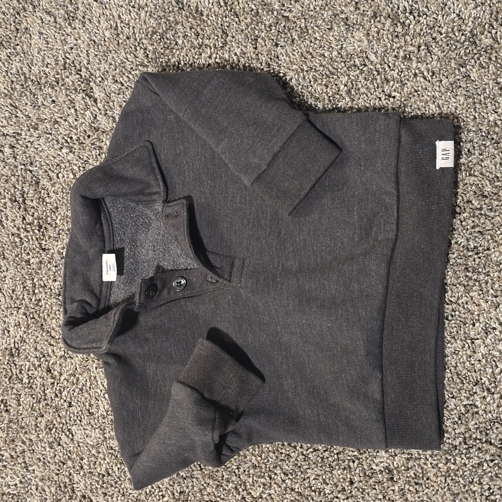 Gap 3 Button collard sweatshirt